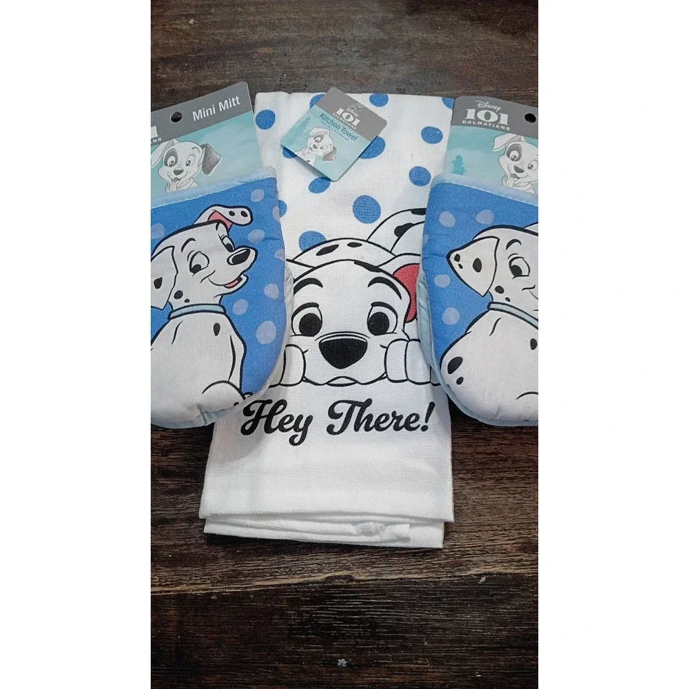 Disney 101 Dalmatians 3 Piece Kitchen Set 2 Mini Oven Mitts 1 Kitchen Towel New
